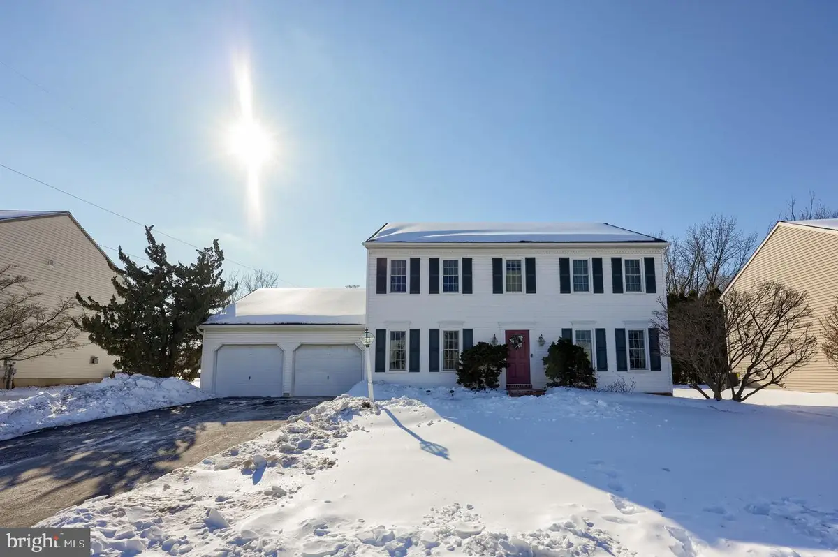 2124 Southpoint Dr, Hummelstown, PA 17036 - Image #1