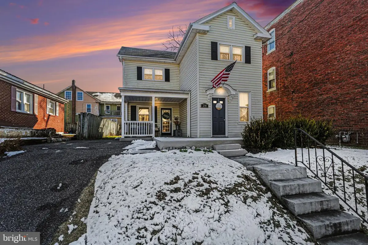 258 E Water St, Middletown, PA 17057 - #1