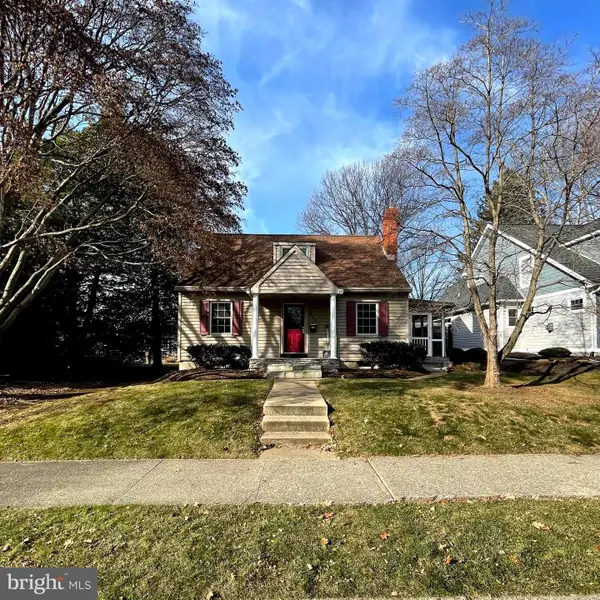 251 Maple Ave, HERSHEY, PA 17033