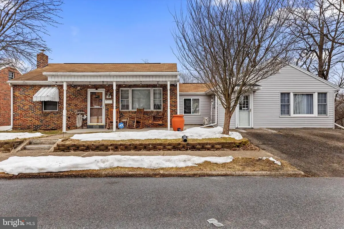 381 S 7th St, Harrisburg, PA 17113 - #1