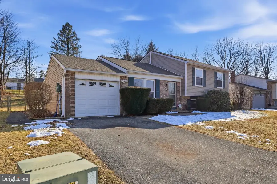 4849 Springtop Dr, Harrisburg, PA 17111 - #3