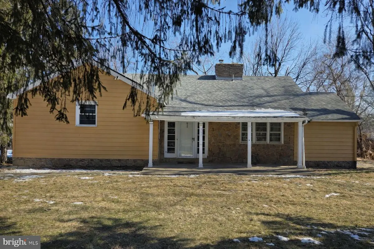 3625 Crooked Hill Rd, Harrisburg, PA 17110 - #1