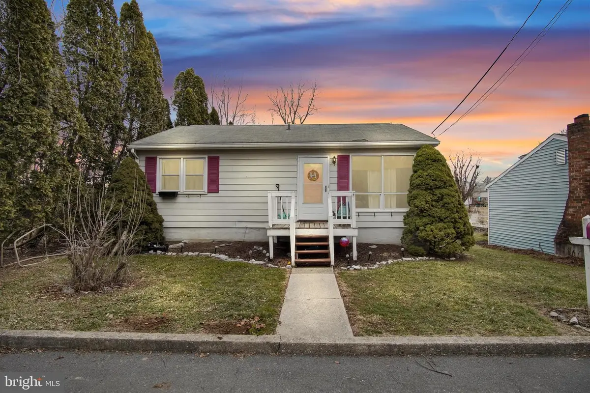 319 N Union St, Hummelstown, PA 17036 - #1