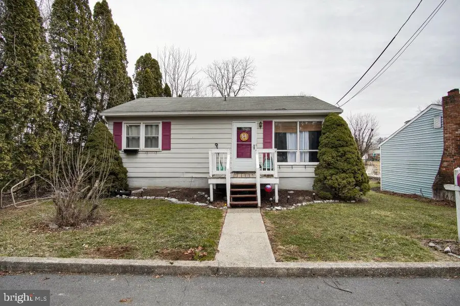 319 N Union St, Hummelstown, PA 17036 - #2
