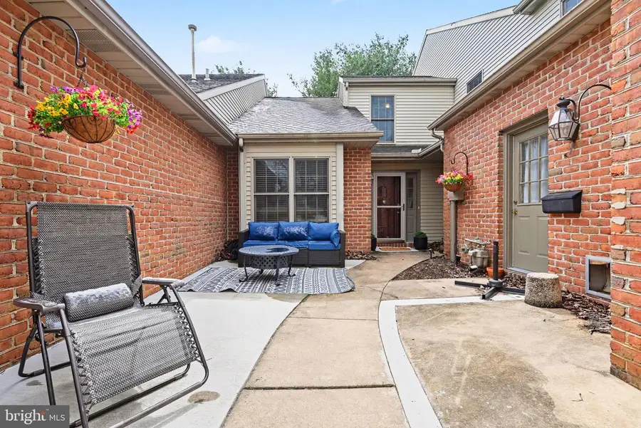 104 Cambridge Dr, Hershey, PA 17033 - #2