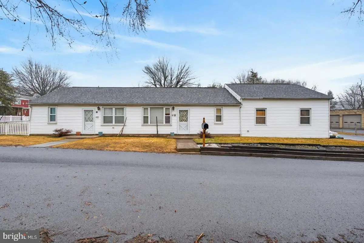 205 Peach St, Harrisburg, PA 17112 - #1