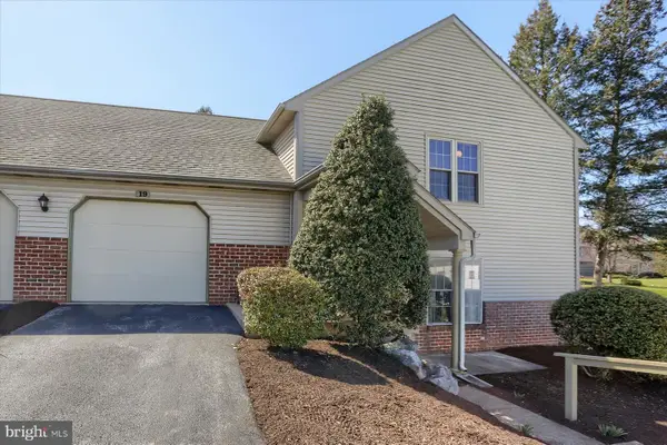 19 Sterling Ct, HERSHEY, PA 17033