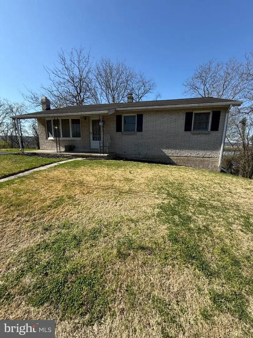 739 6th St, Harrisburg, PA 17113 - #1