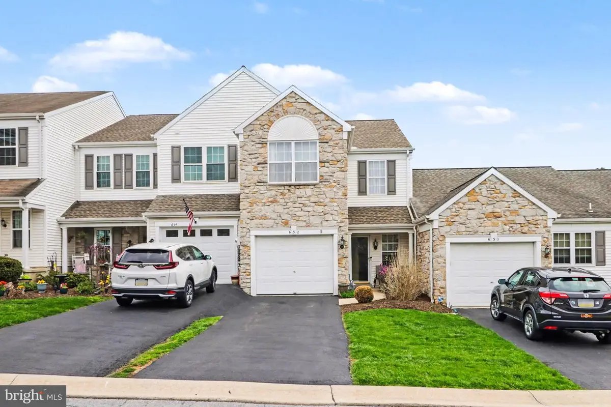 652 Springhouse Ln, Hummelstown, PA 17036 - #1