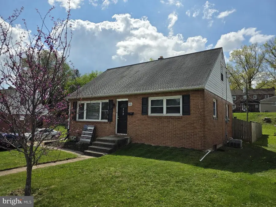 320 E Roosevelt Ave, Middletown, PA 17057 - #2