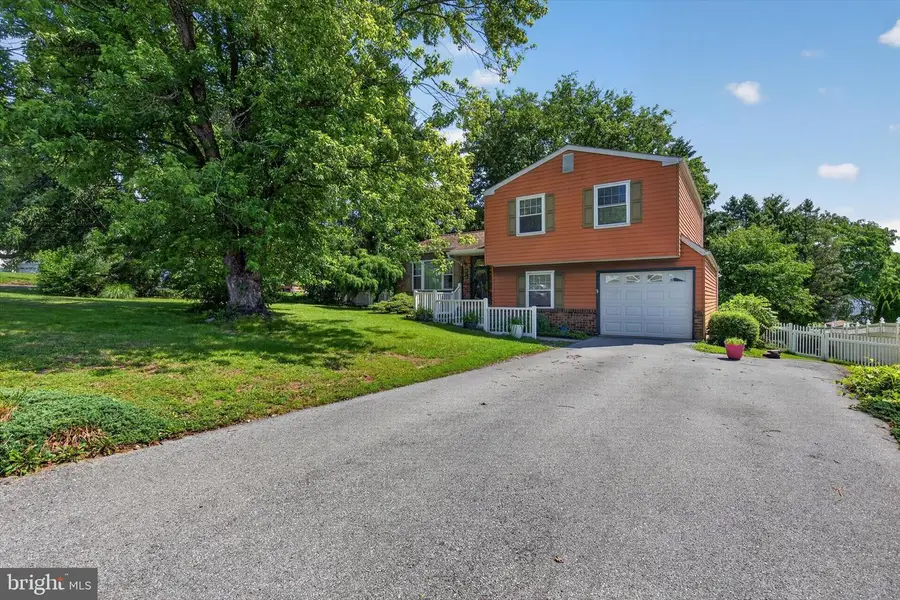 826 Lark Dr, Harrisburg, PA 17111 - #2