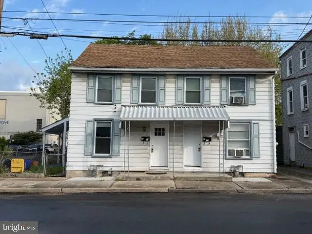 13-15 W Water St, Middletown, PA 17057 - #1