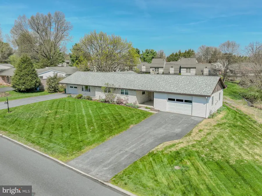 321 E Glenn Rd, Hershey, PA 17033 - #2