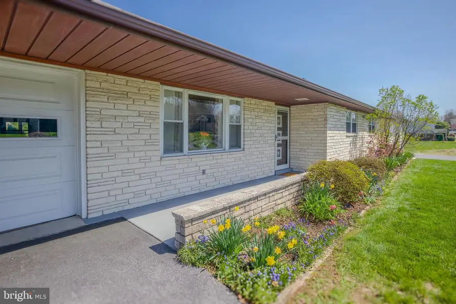 321 E Glenn Rd, Hershey, PA 17033 - #3