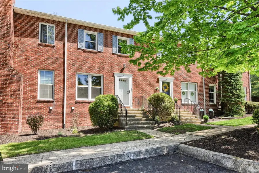 2 Fairfax Vlg S, Harrisburg, PA 17112 - #2