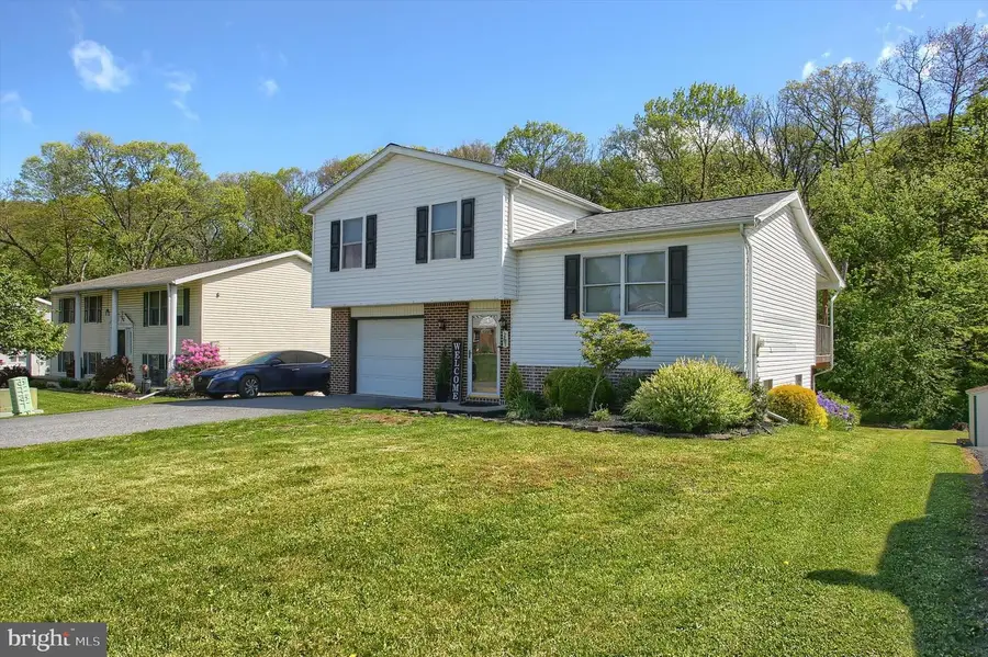 261 Ridgewood Dr, Millersburg, PA 17061 - #3