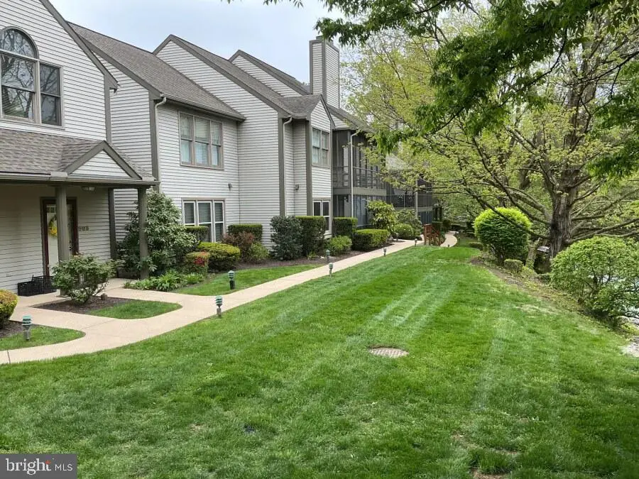 515 Roslaire Dr, Hummelstown, PA 17036 - #1