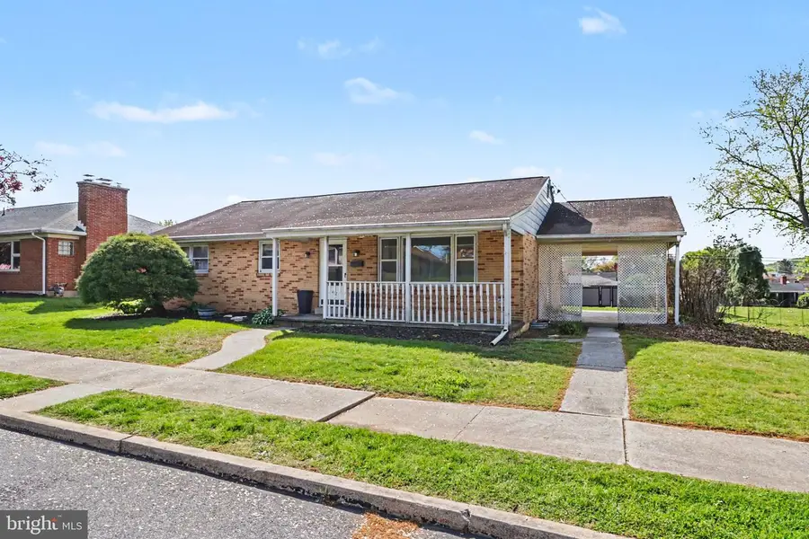 542 W Areba Ave, Hershey, PA 17033 - #2