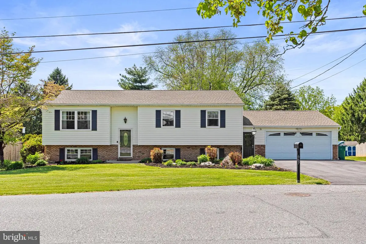 667 Locust St, Hummelstown, PA 17036 - #1