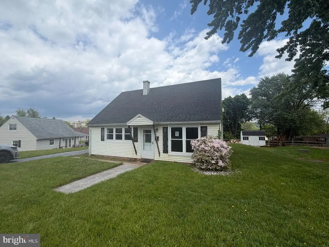 1058 N Pine St, Middletown, PA 17057 - #1