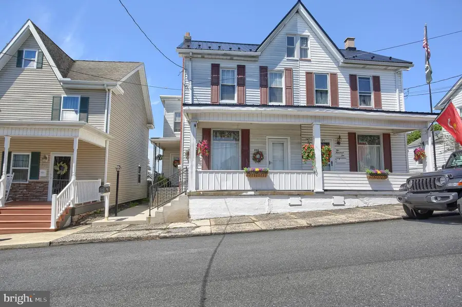 208 East St, Williamstown, PA 17098 - #2