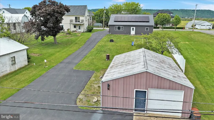 334 E Market St, Lykens, PA 17048 - #2