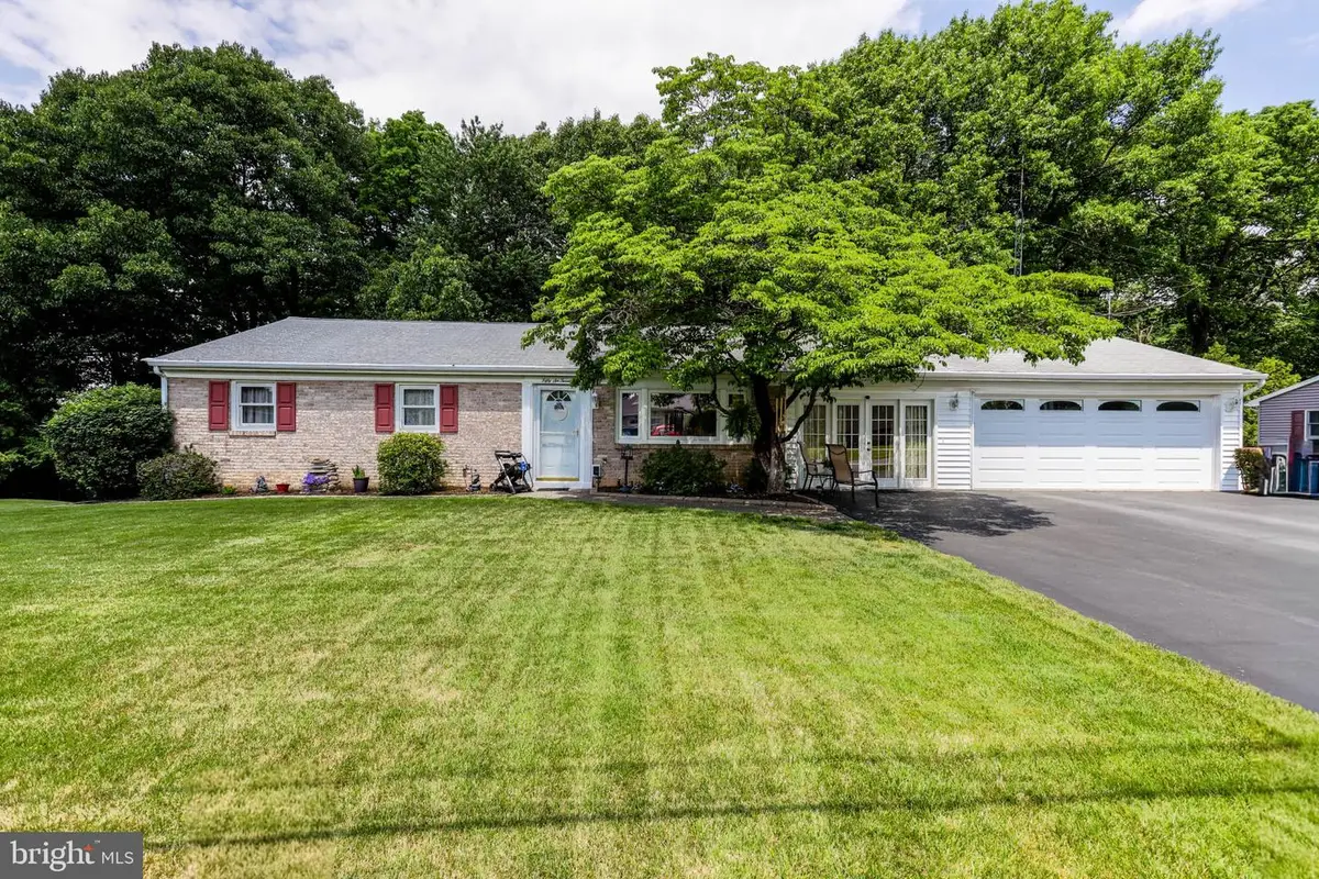5620 Plainview Rd, Harrisburg, PA 17111 - #1