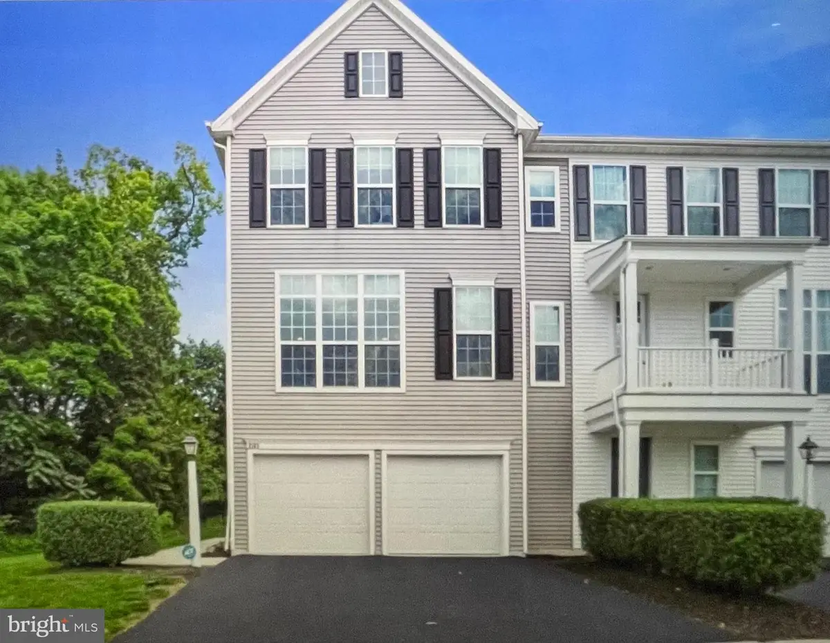 2143 Red Fox Dr, Hummelstown, PA 17036 - #1