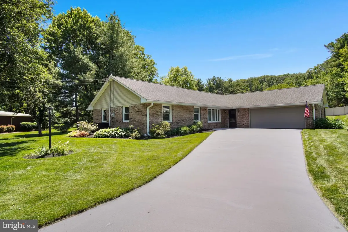 118 Sand Rd, Hershey, PA 17033 - #1