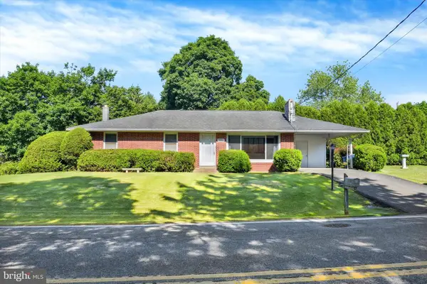7690 Daniel Dr, HARRISBURG, PA 17112