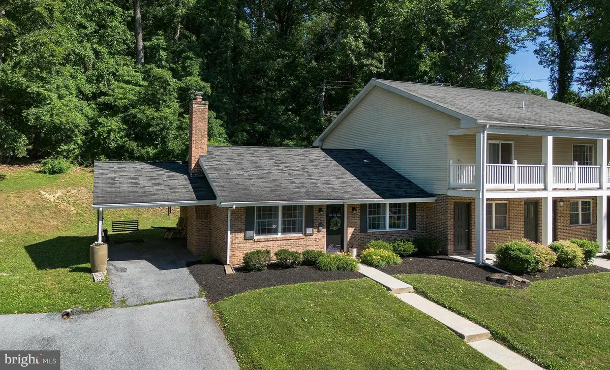 907 Rhue Haus Ln, Hummelstown, PA 17036 - #1