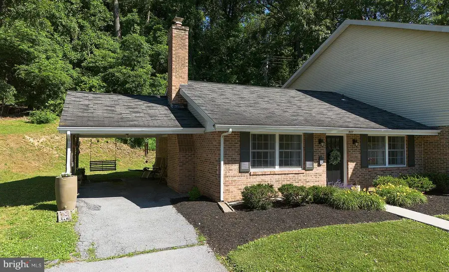 907 Rhue Haus Ln, Hummelstown, PA 17036 - #2