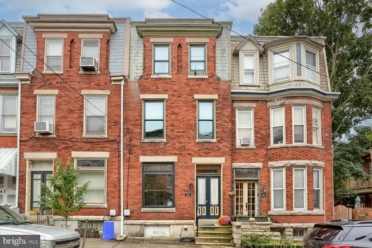 233 Hamilton St, Harrisburg, PA 17102 - #1