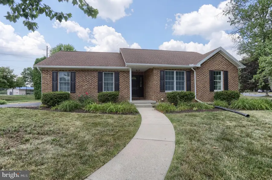 1 Sweet Arrow Dr, Hummelstown, PA 17036 - #2