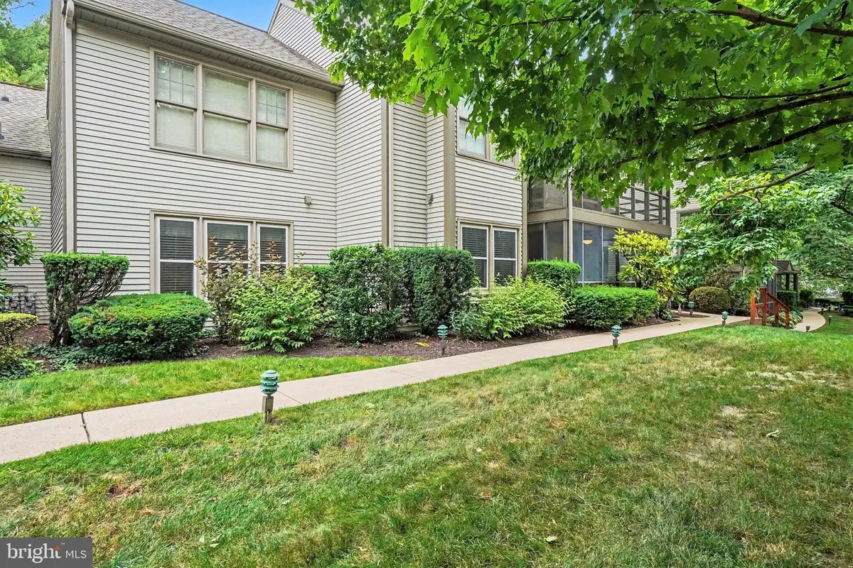 515 Roslaire Dr, Hummelstown, PA 17036 - #1