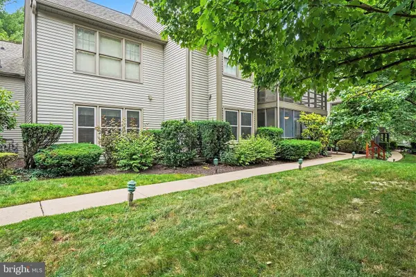 515 Roslaire Dr, HUMMELSTOWN, PA 17036