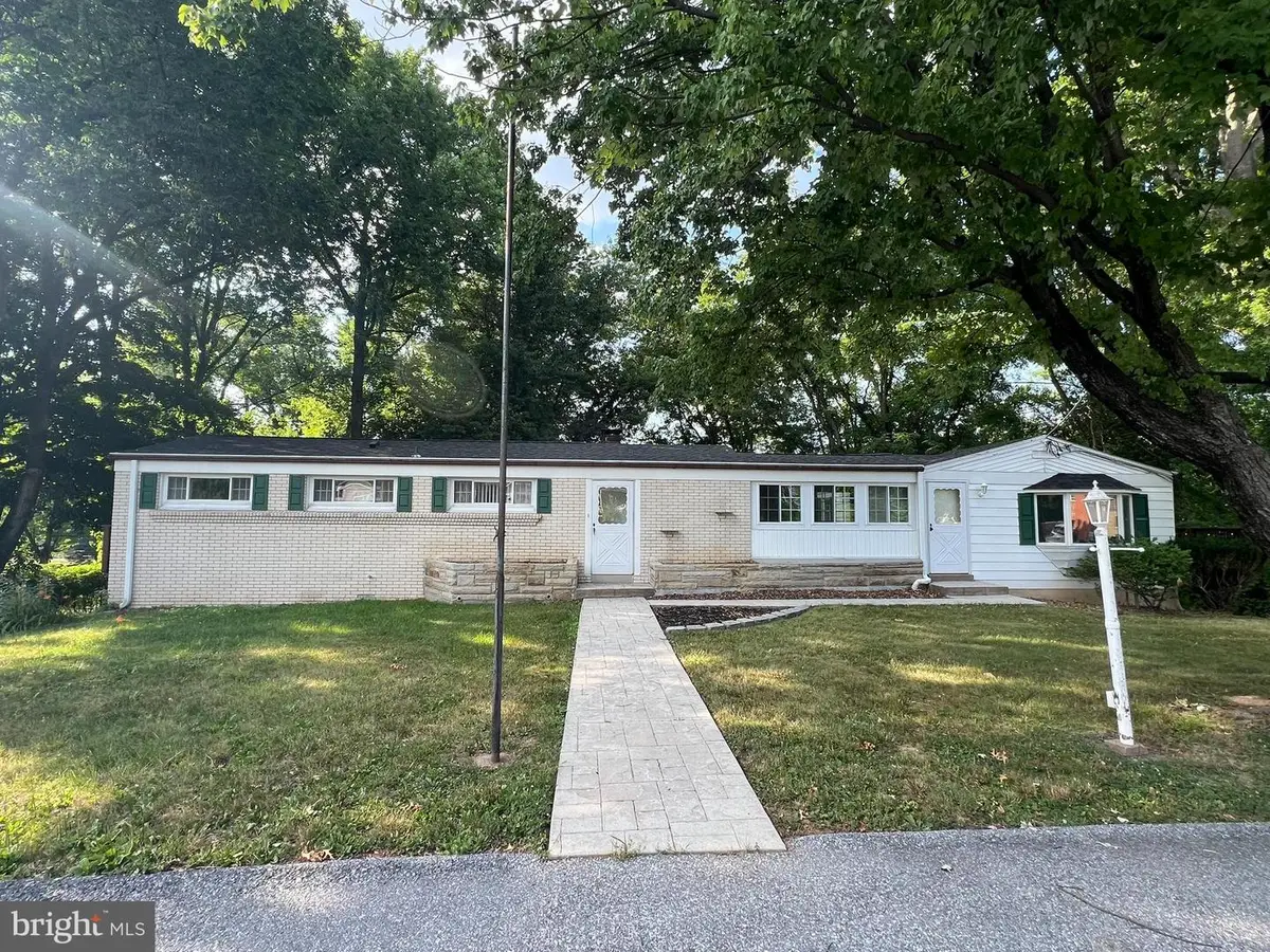 5136 Sunset Dr, Harrisburg, PA 17112 - #1