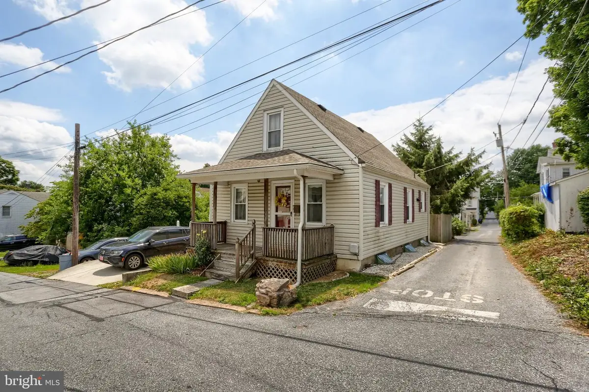 221 S 30th St, Harrisburg, PA 17103 - #1