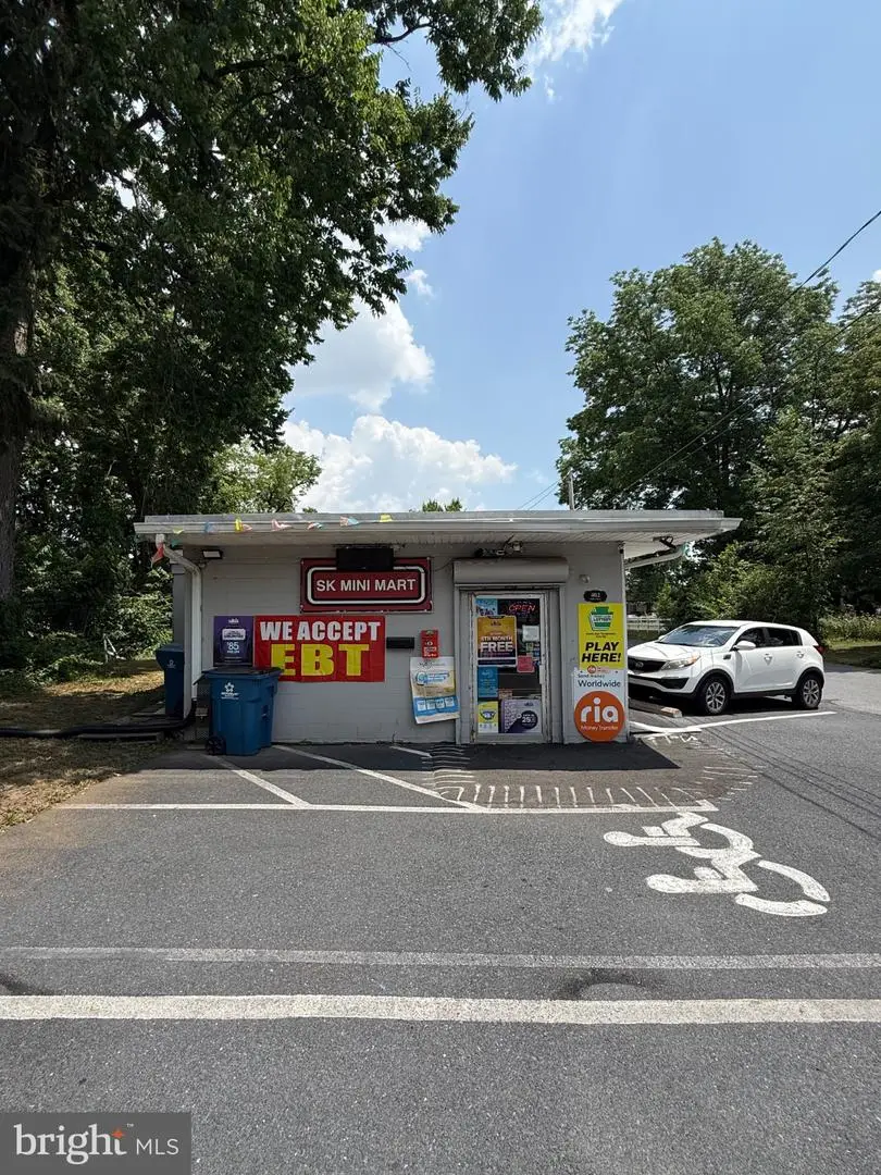 402 Willow St, Highspire, PA 17034 - #2