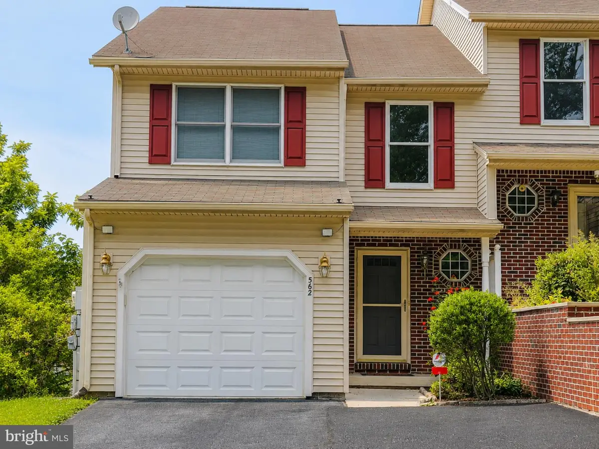 562 Kelker St, Oberlin, PA 17113 - #1