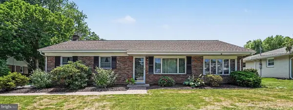 302 Robin Rd, HERSHEY, PA 17033