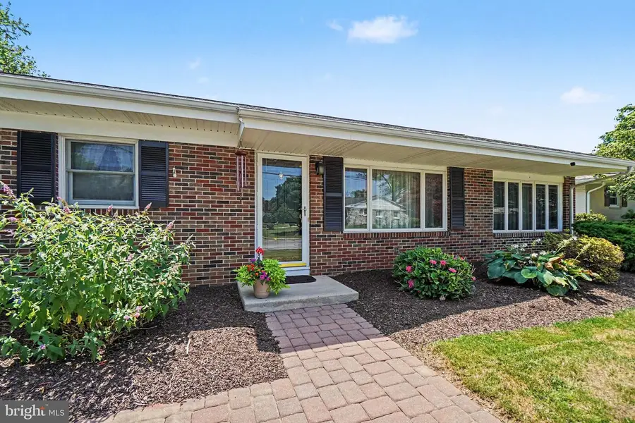 302 Robin Rd, Hershey, PA 17033 - #2