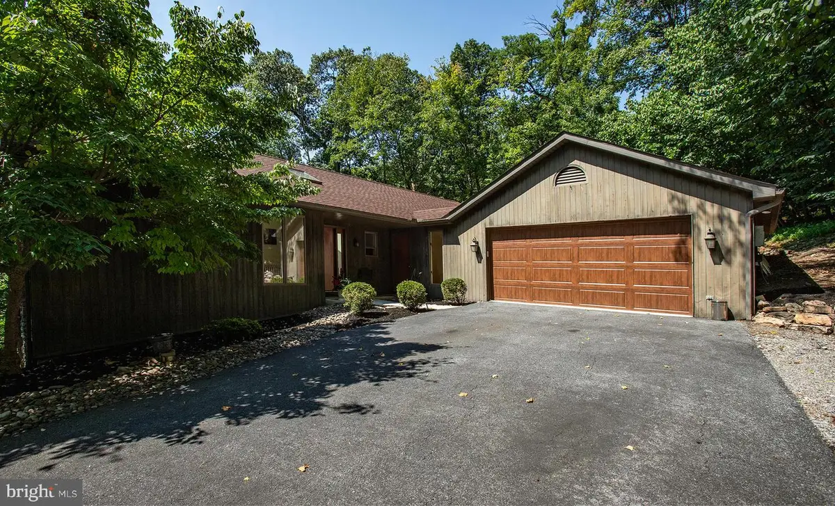 4728 Great Oak Ln, Harrisburg, PA 17110 - #1