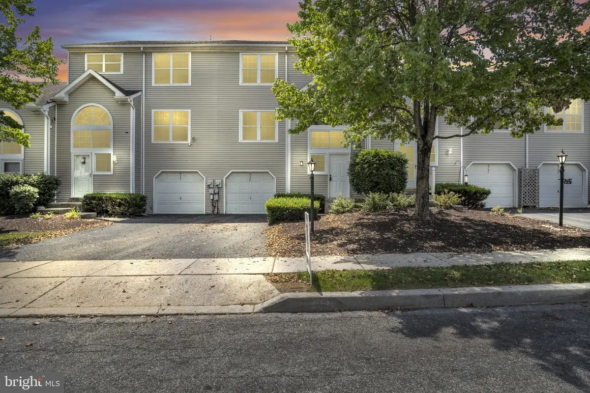 6129 Spring Knoll Dr, Harrisburg, PA 17111 - #1