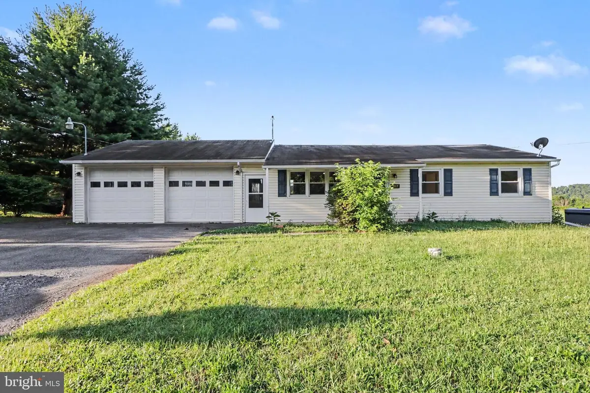 3012 Schoolhouse Rd, Middletown, PA 17057 - #1
