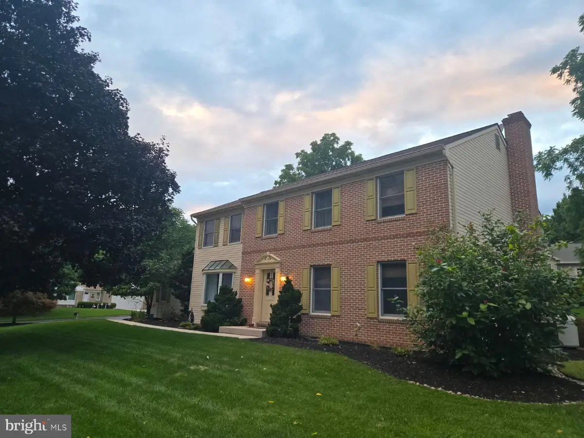 2317 Forest Hills Dr, Harrisburg, PA 17112 - #1