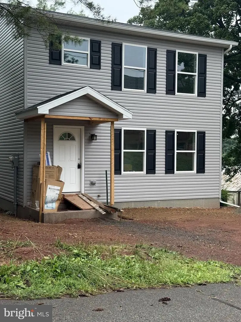 24 N 6th St, Halifax, PA 17032 - #1