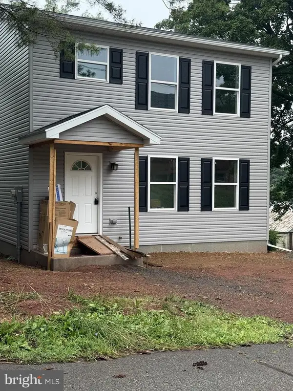 24 N 6th St, HALIFAX, PA 17032