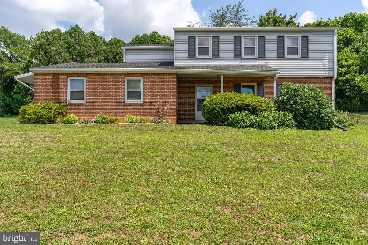401 Colonial Club Dr, Harrisburg, PA 17112 - #1