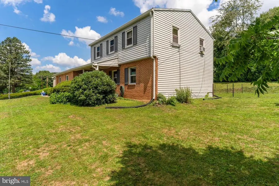 401 Colonial Club Dr, Harrisburg, PA 17112 - #2